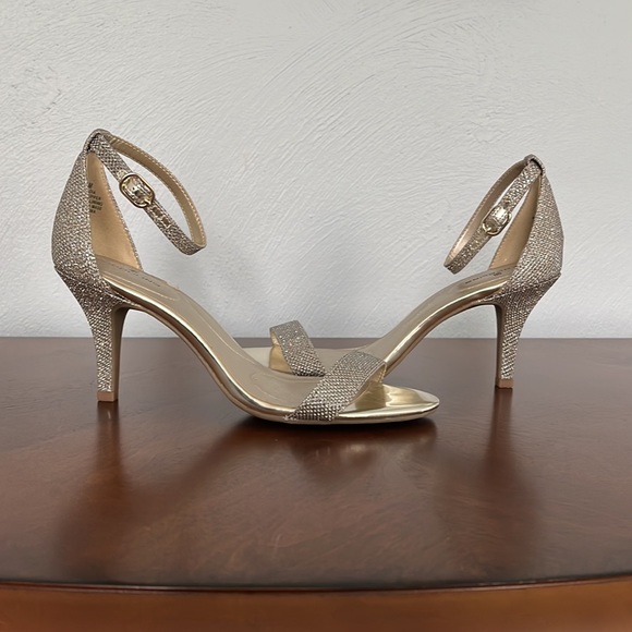 Bandolino Madia Open Toe Sandals - Picture 2 of 6